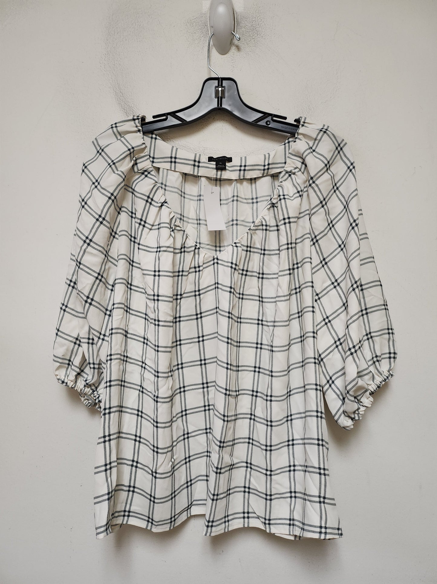 Top Short Sleeve By Ann Taylor In Plaid Pattern, Size: Xl