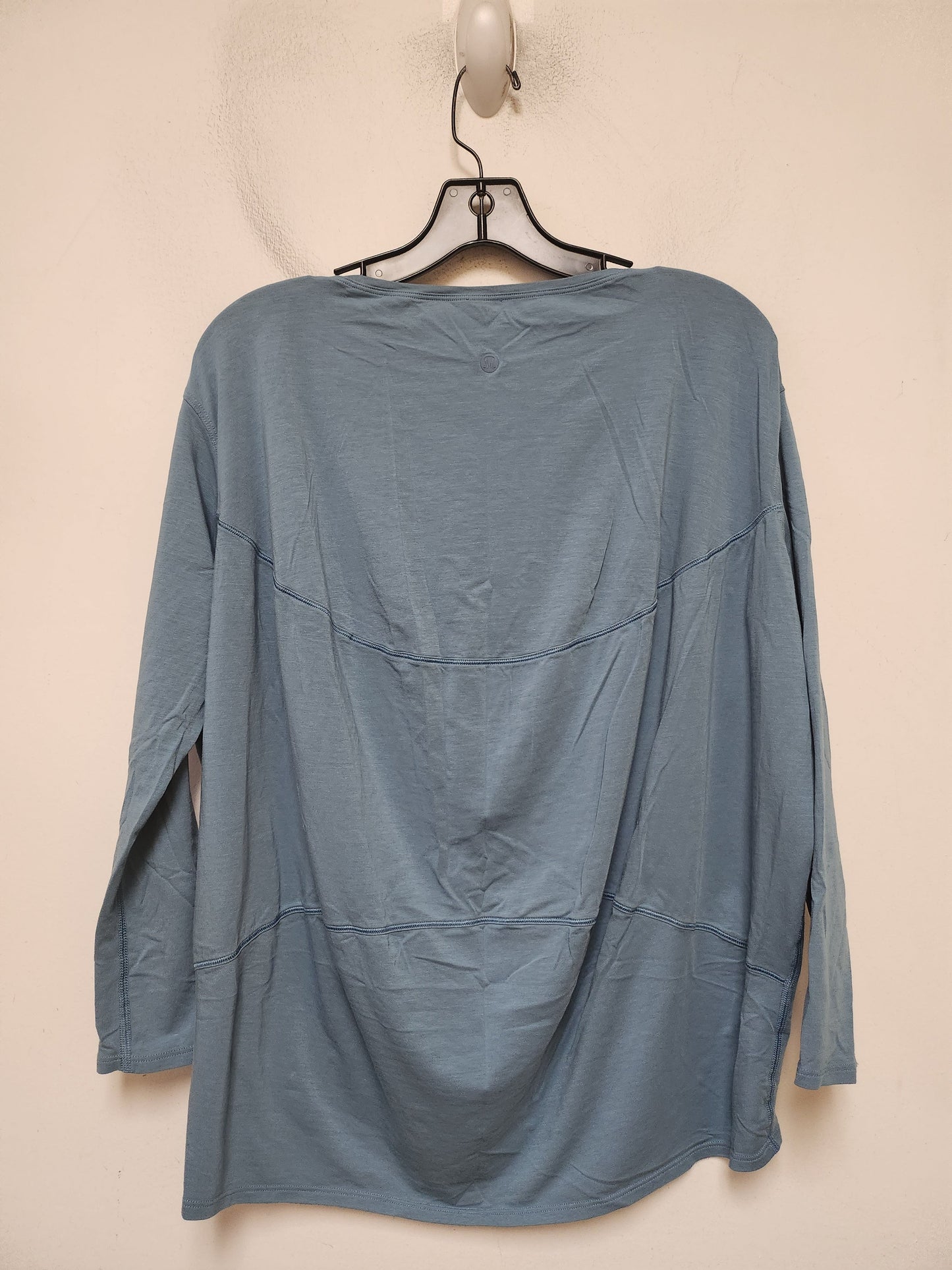 Athletic Top Long Sleeve Crewneck By Lululemon In Blue, Size: S