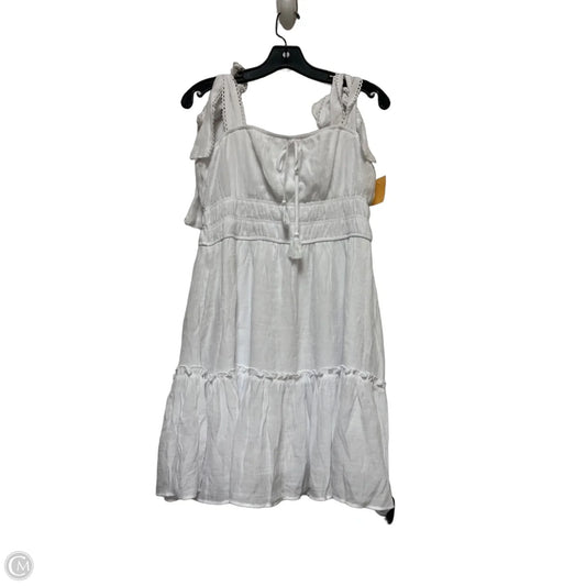 Dress Casual Short By Trixxi In White, Size: L