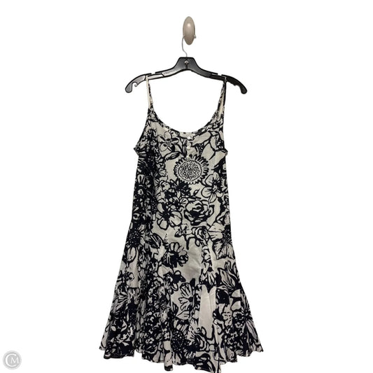 Dress Casual Short By Velvet In Black & White, Size: M