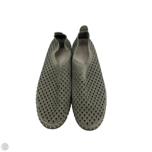 Shoes Sneakers By Clothes Mentor In Green, Size: 7.5