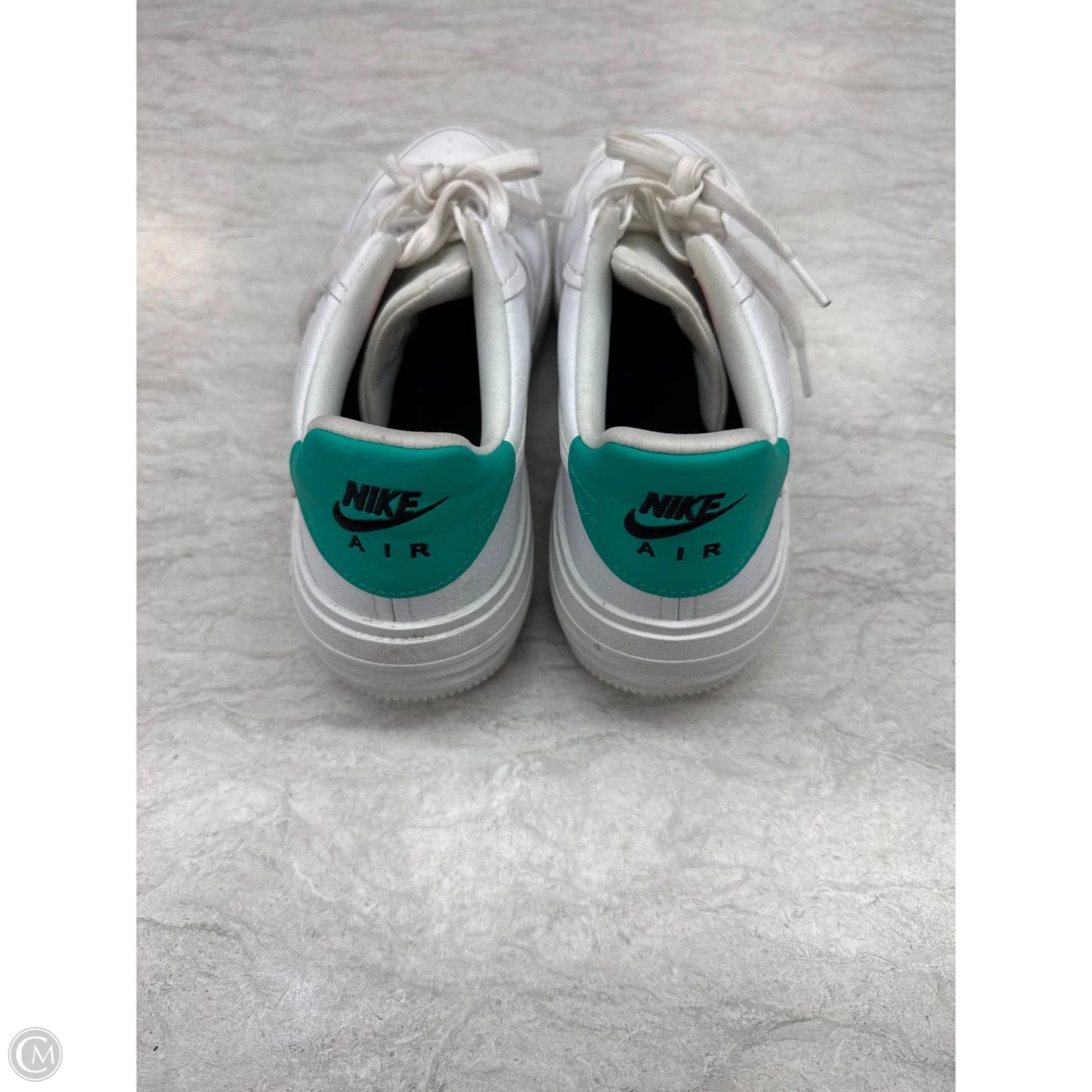 Shoes Sneakers By Nike In White, Size: 10