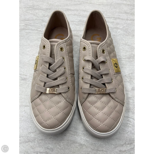 Shoes Sneakers By Guess In Tan, Size: 9