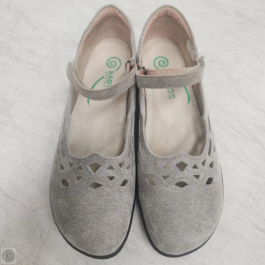 Shoes Flats By Naot In Tan, Size: 9