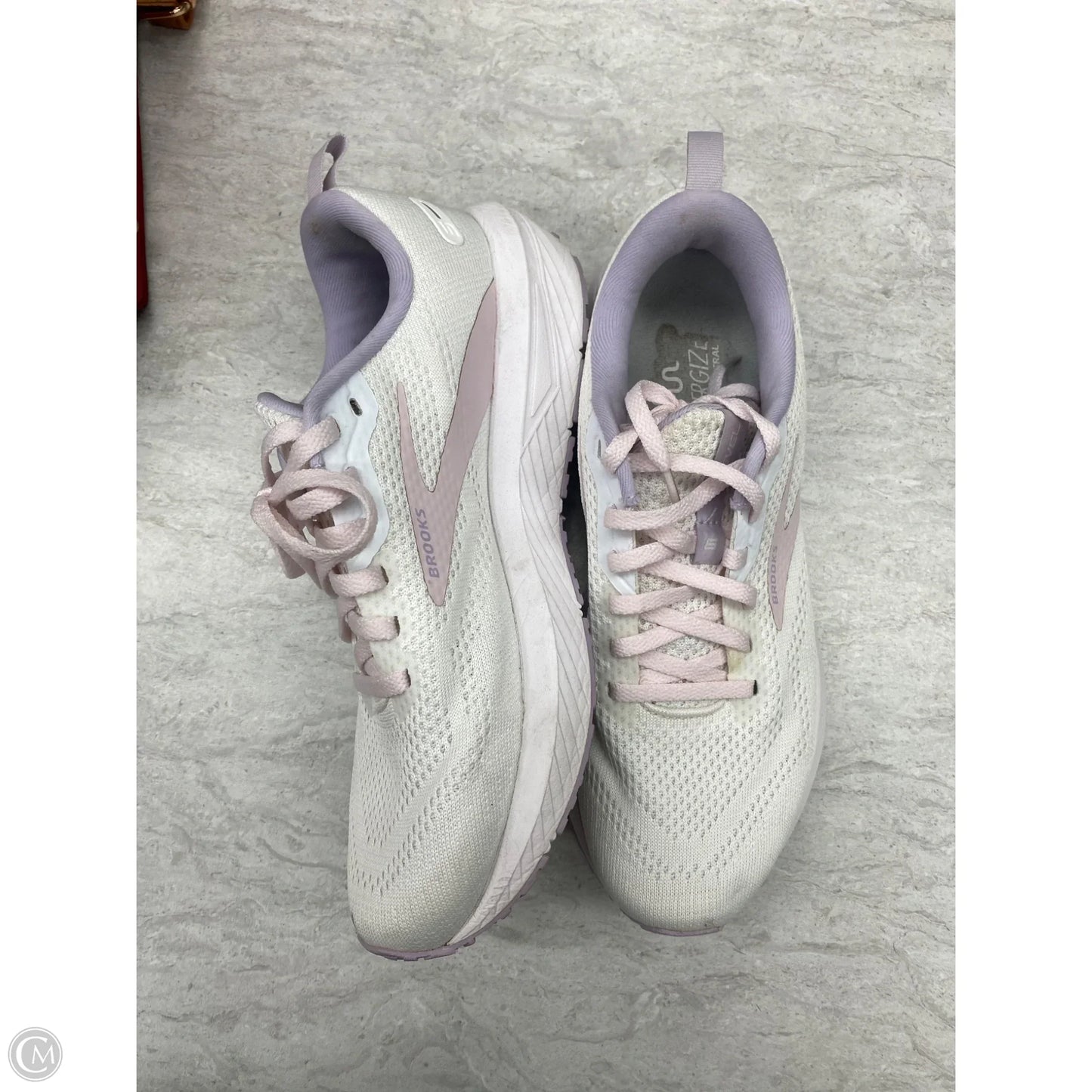 Shoes Athletic By Brooks In Cream & Purple, Size: 8.5