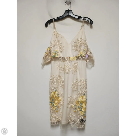 Dress Party Short By Clothes Mentor In Cream & Yellow, Size: M
