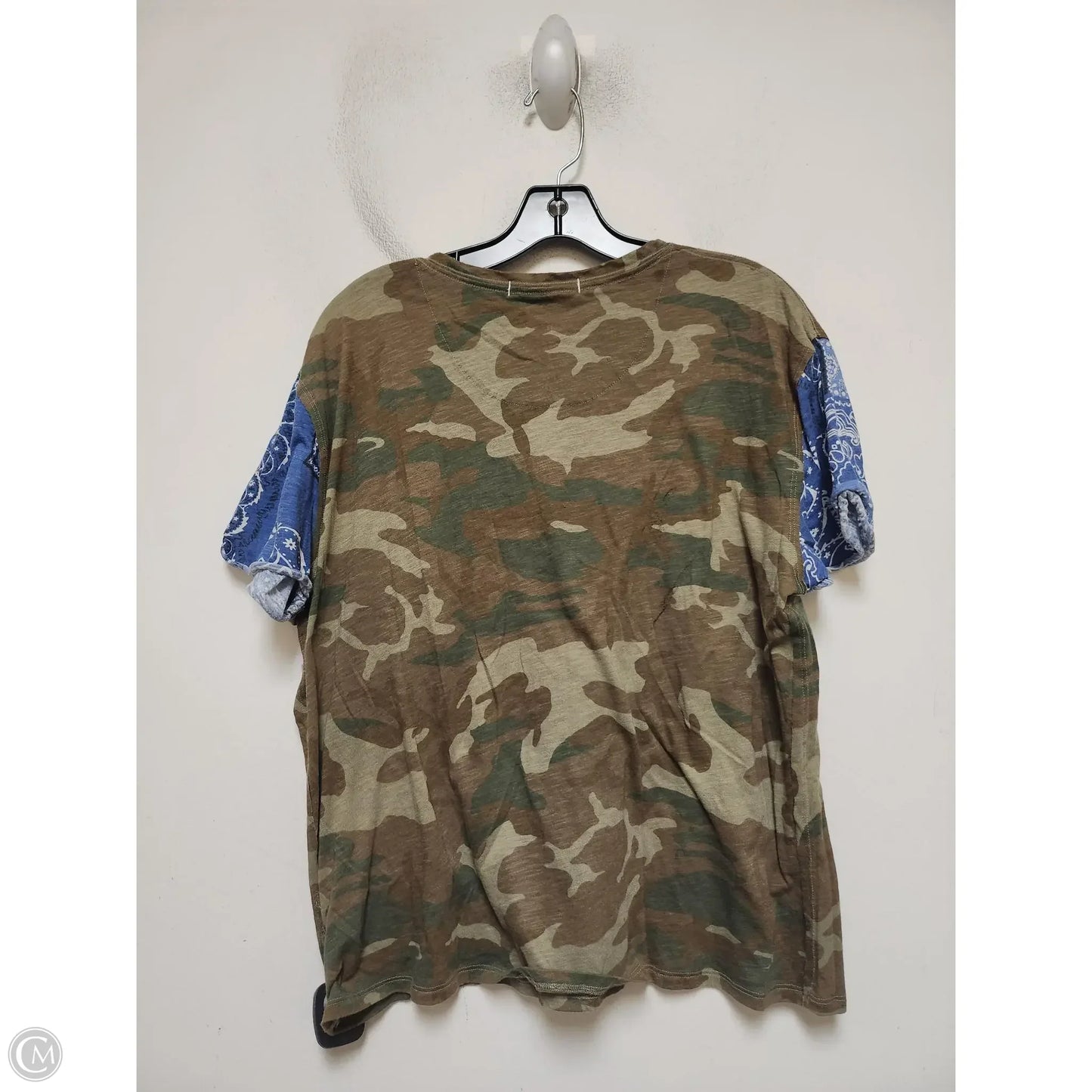 Top Short Sleeve By We The Free In Camouflage Print, Size: S