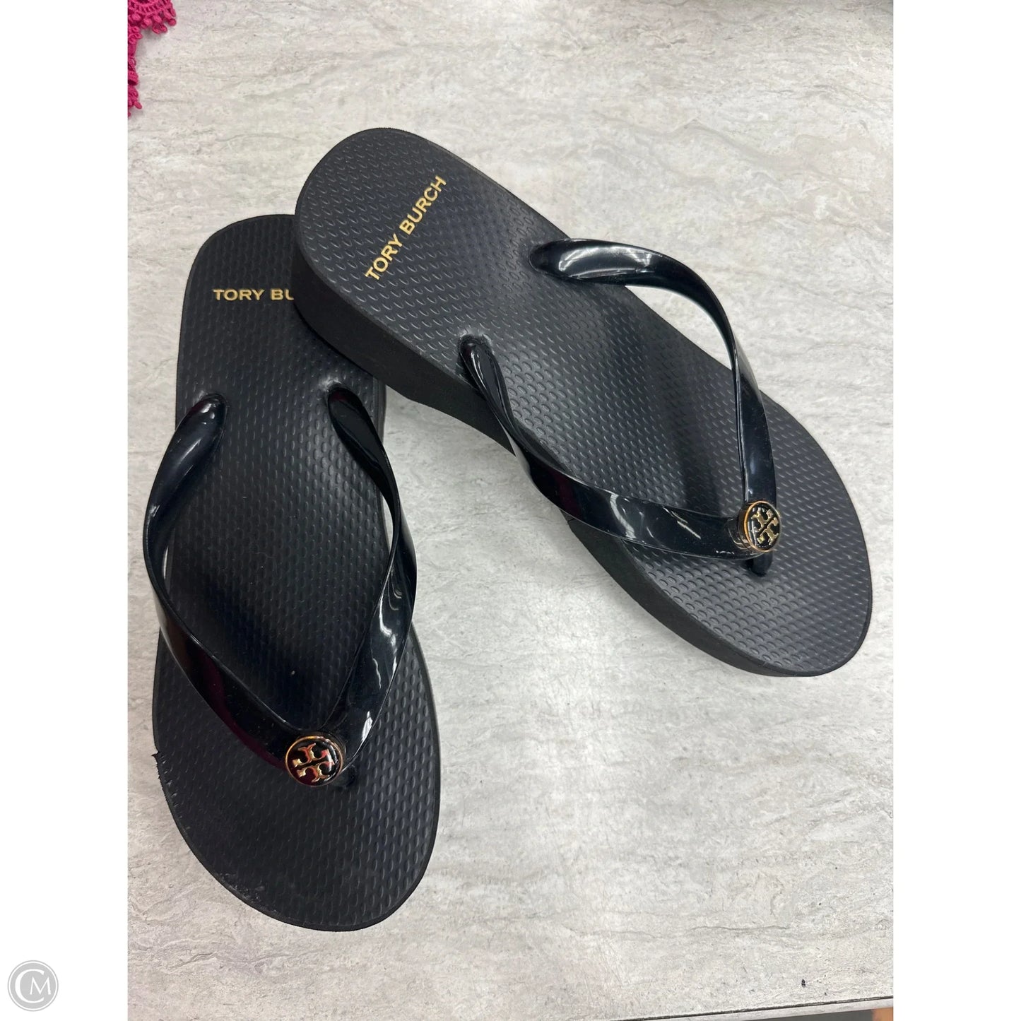 Sandals Designer By Tory Burch In Black & Gold, Size: 6.5