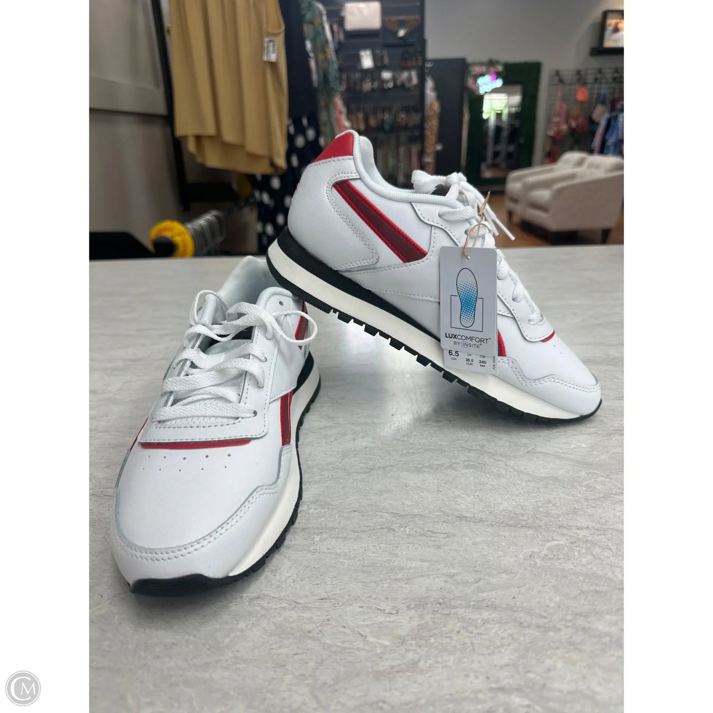 Shoes Sneakers By Reebok In Red & White, Size: 6.5