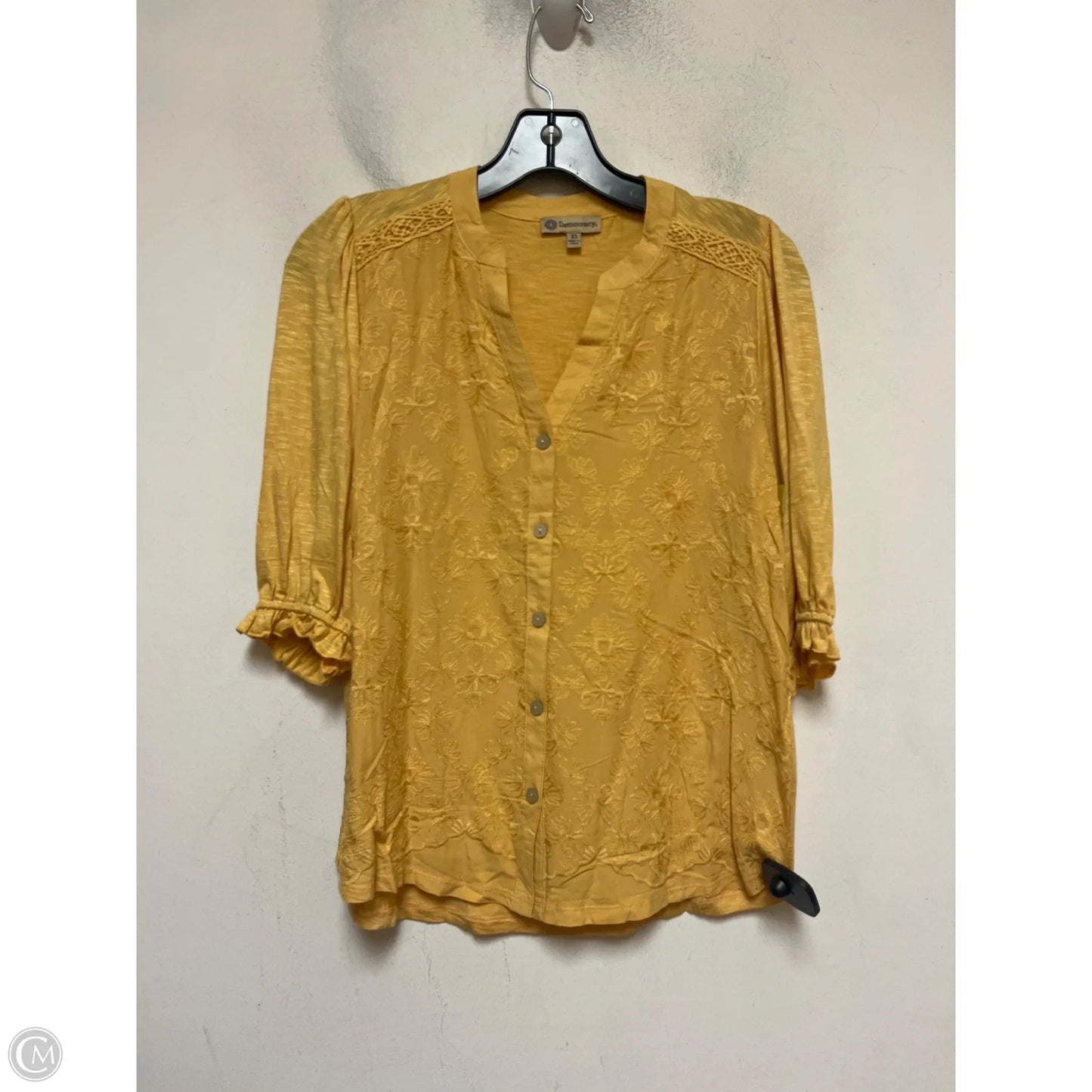 Top Short Sleeve By Democracy In Yellow, Size: Xs