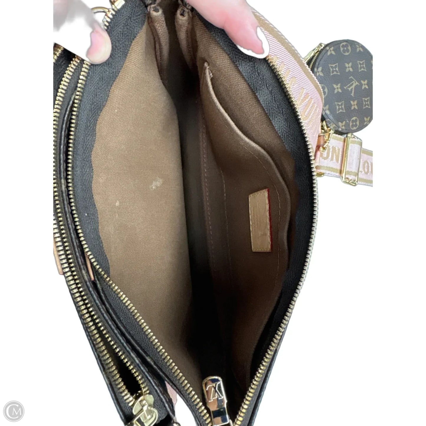 Crossbody Luxury Designer By Louis Vuitton, Size: Medium