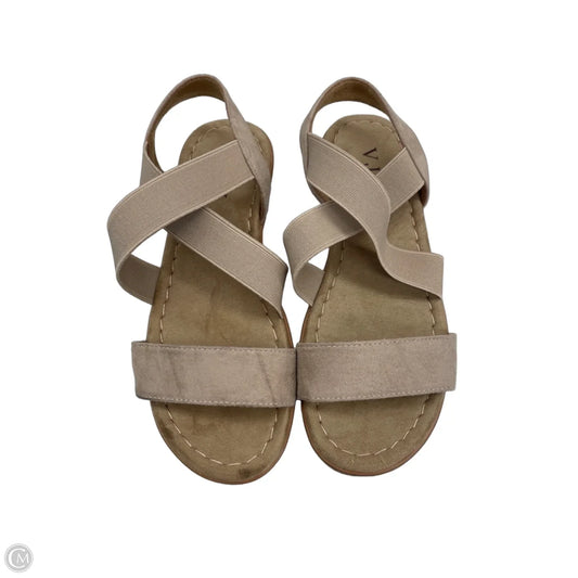 Sandals Flats By Clothes Mentor In Tan, Size: 7