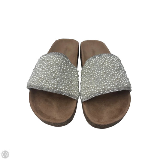 Sandals Flats By Bamboo In White, Size: 9.5