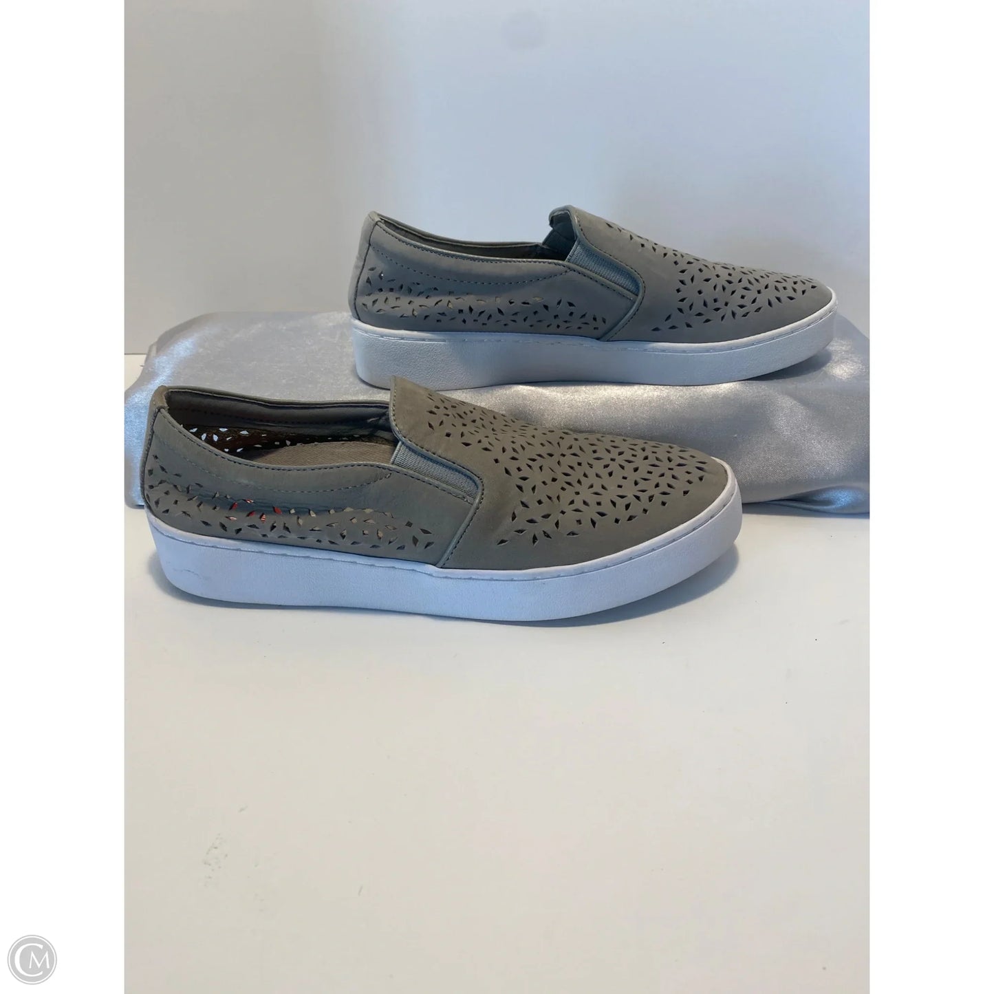 Shoes Sneakers By Vionic In Green, Size: 7