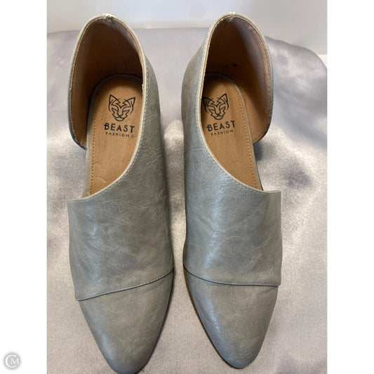 Shoes Flats By Clothes Mentor In Grey, Size: 7