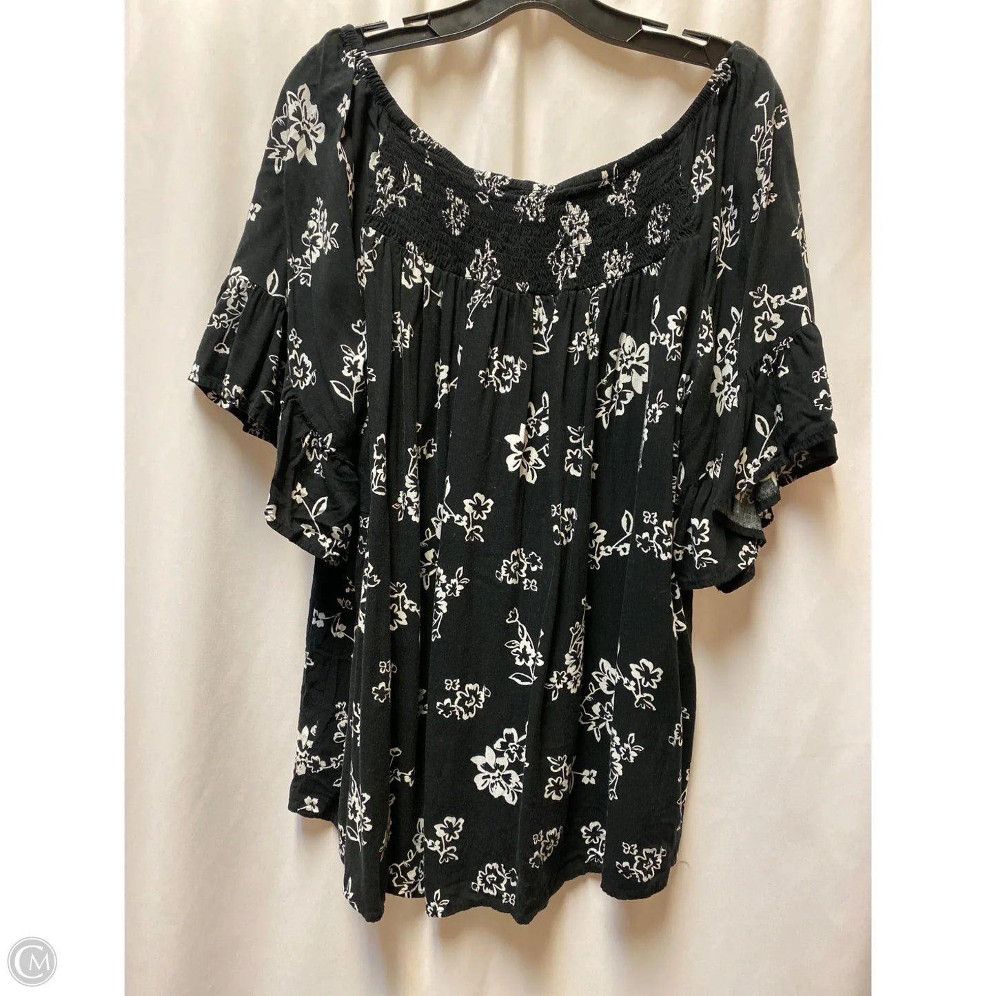 Top Short Sleeve By Terra & Sky In Black, Size: 1x