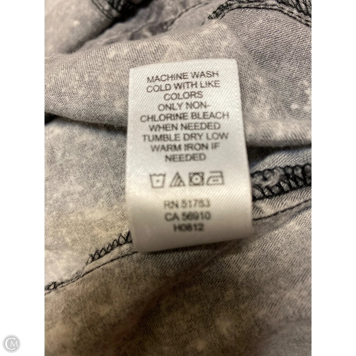 Top Long Sleeve By Maurices In Grey, Size: L