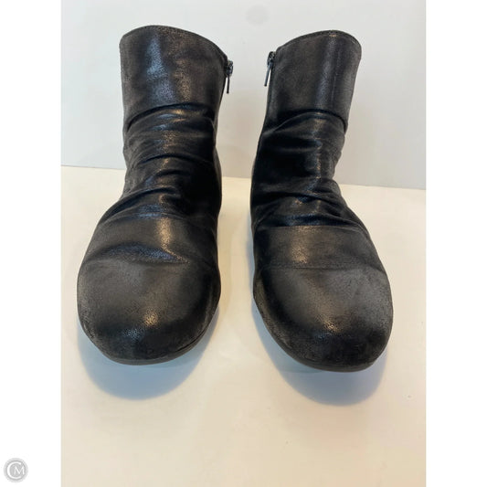 Boots Ankle Flats By Bare Traps In Black, Size: 11