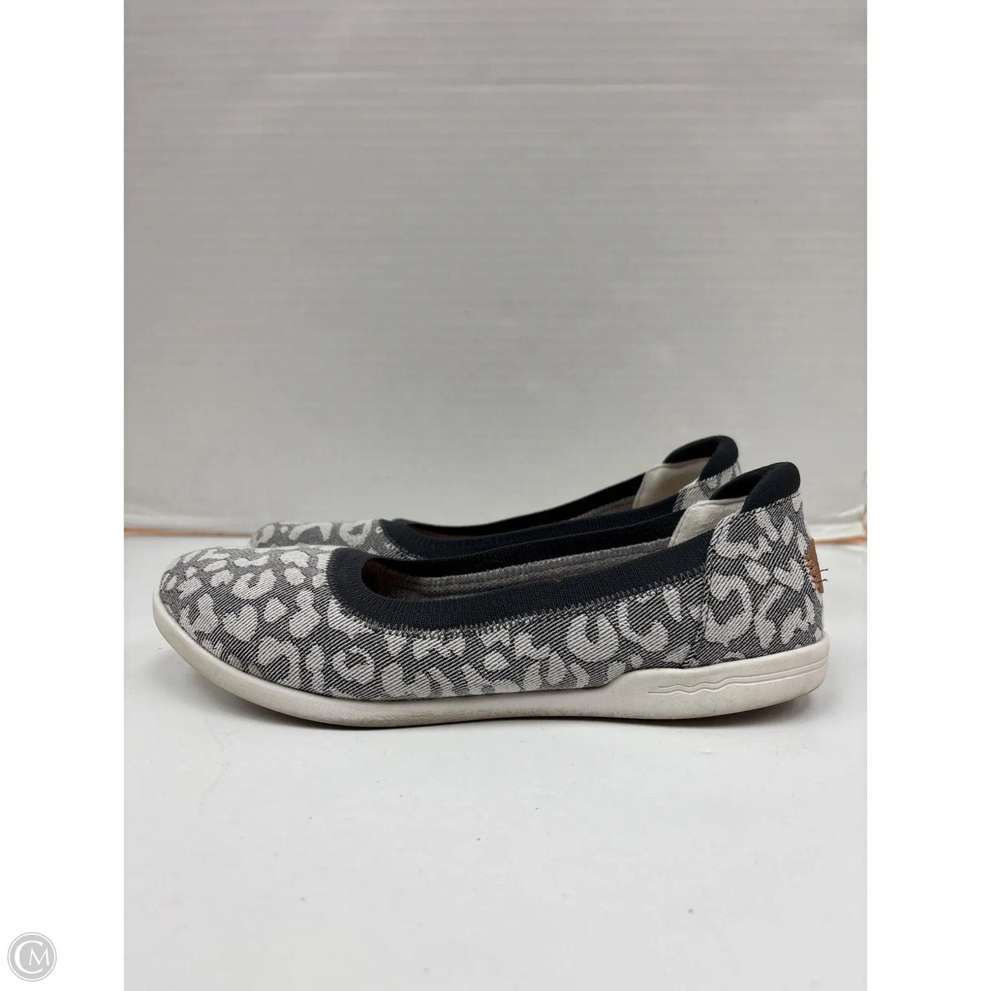 Shoes Flats By Hey Dude In Grey, Size: 8