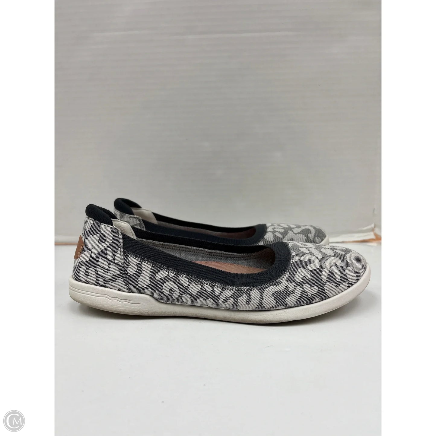 Shoes Flats By Hey Dude In Grey, Size: 8