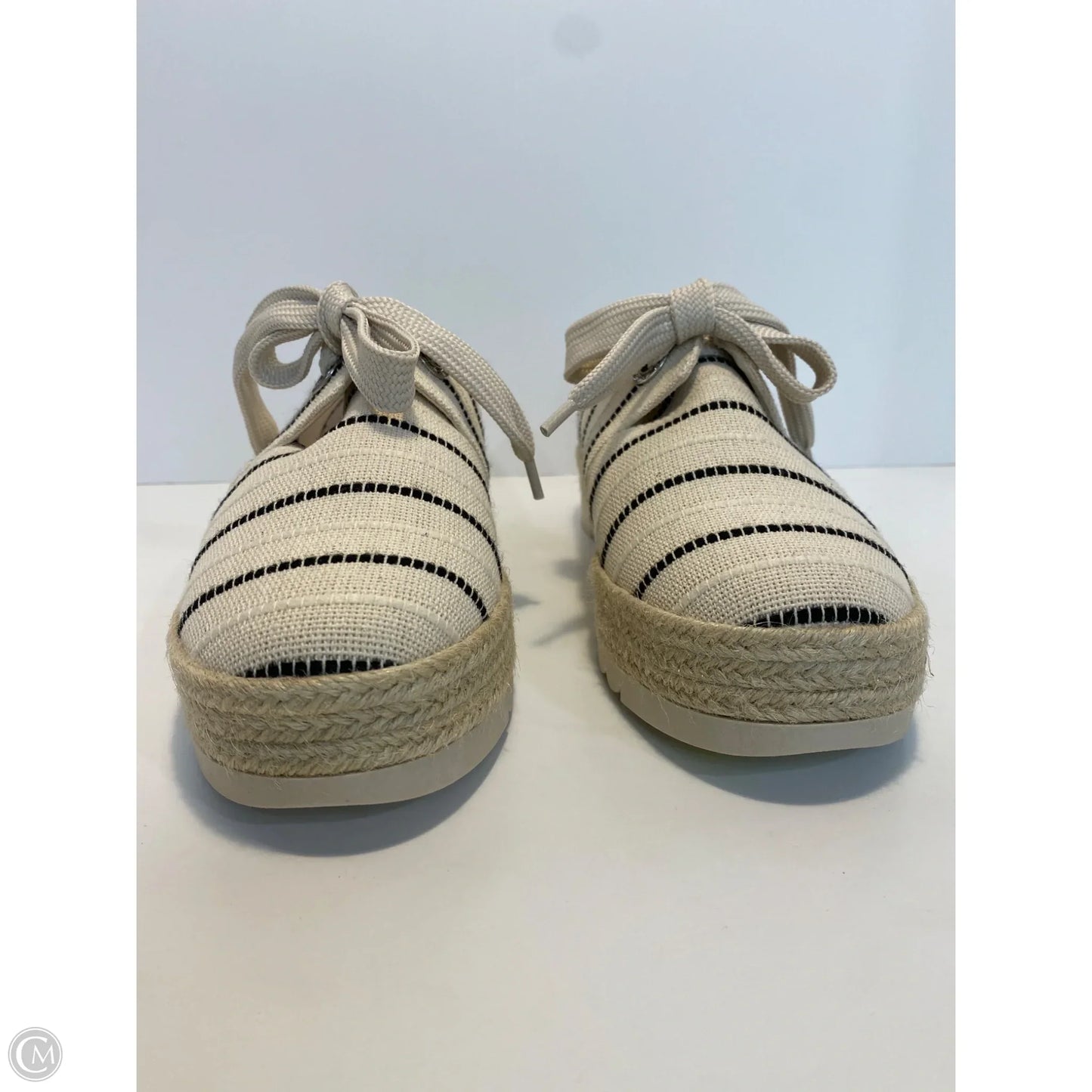 Shoes Sneakers By Crown And Ivy In Tan, Size: 8.5