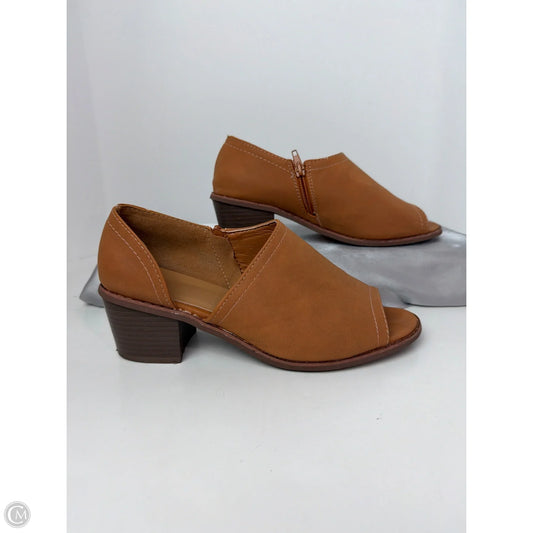Shoes Flats By Clothes Mentor In Brown, Size: 7.5