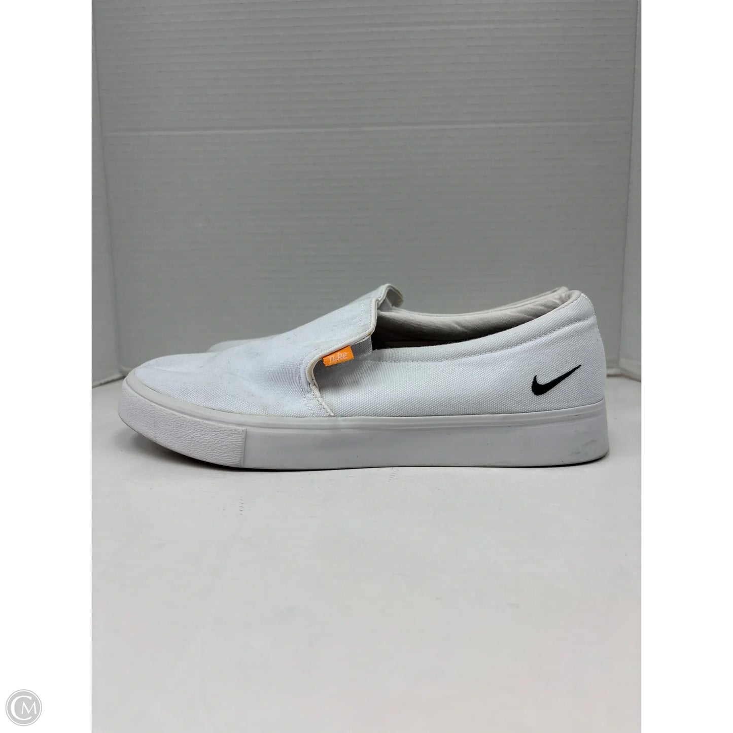Shoes Sneakers By Nike In White, Size: 9.5