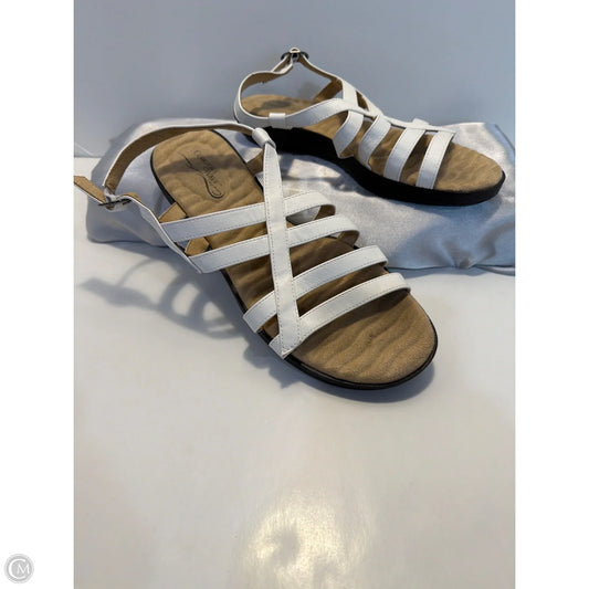 Sandals Flats By Clothes Mentor In White, Size: 9