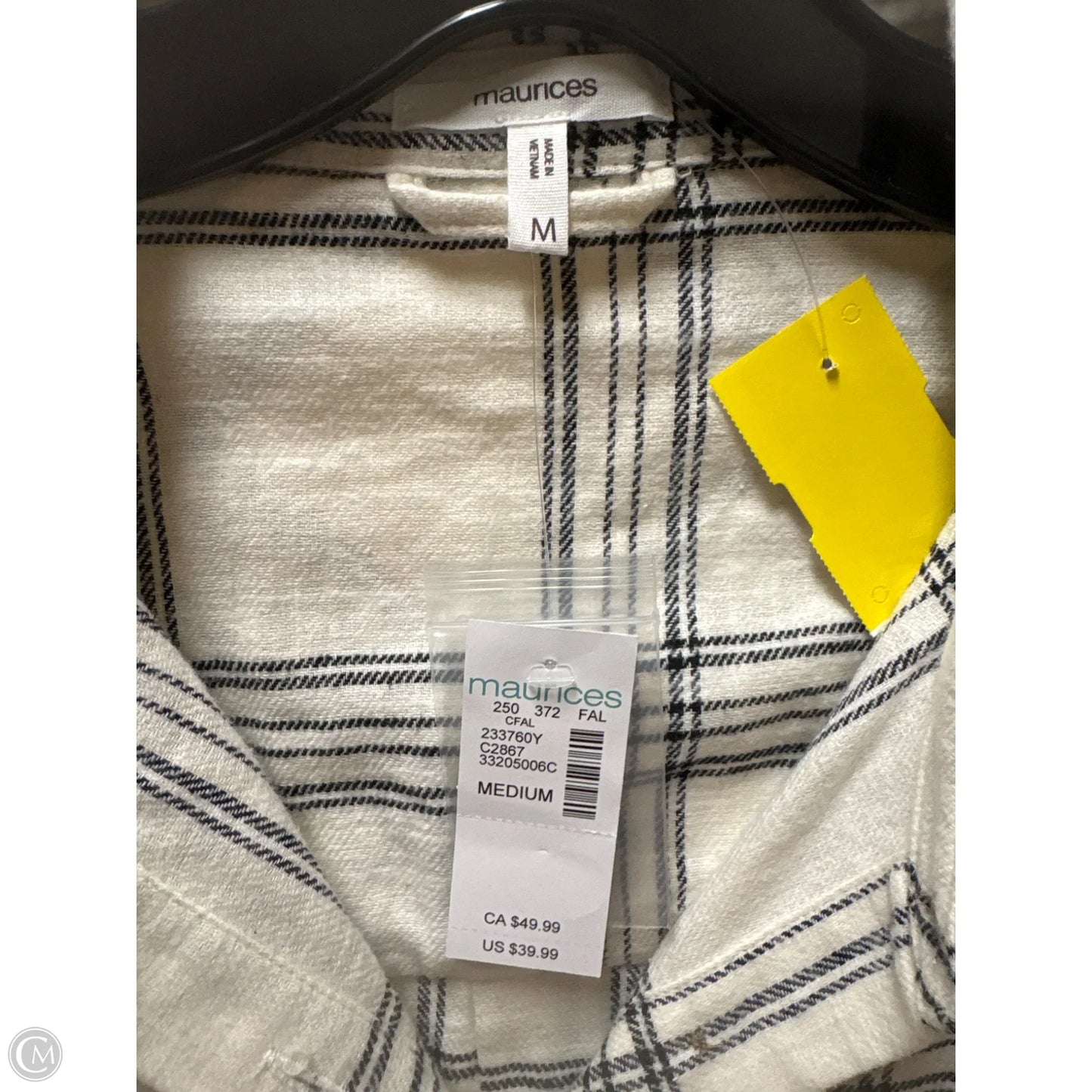 Top Long Sleeve By Maurices In Cream, Size: M