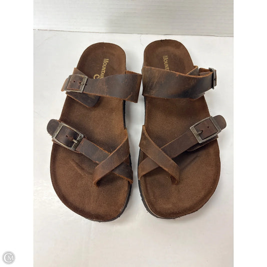 Sandals Flats By Clothes Mentor In Brown, Size: 8