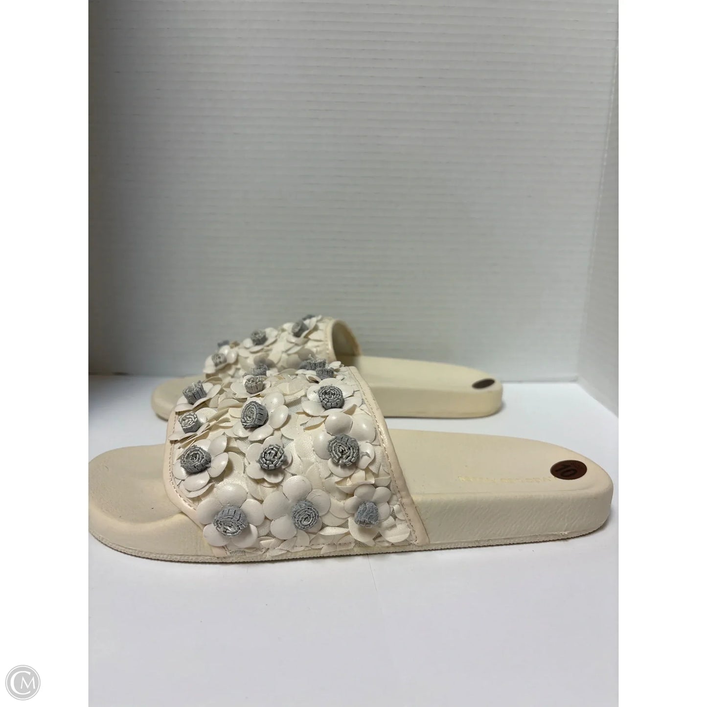Sandals Flats By Clothes Mentor In Cream, Size: 10