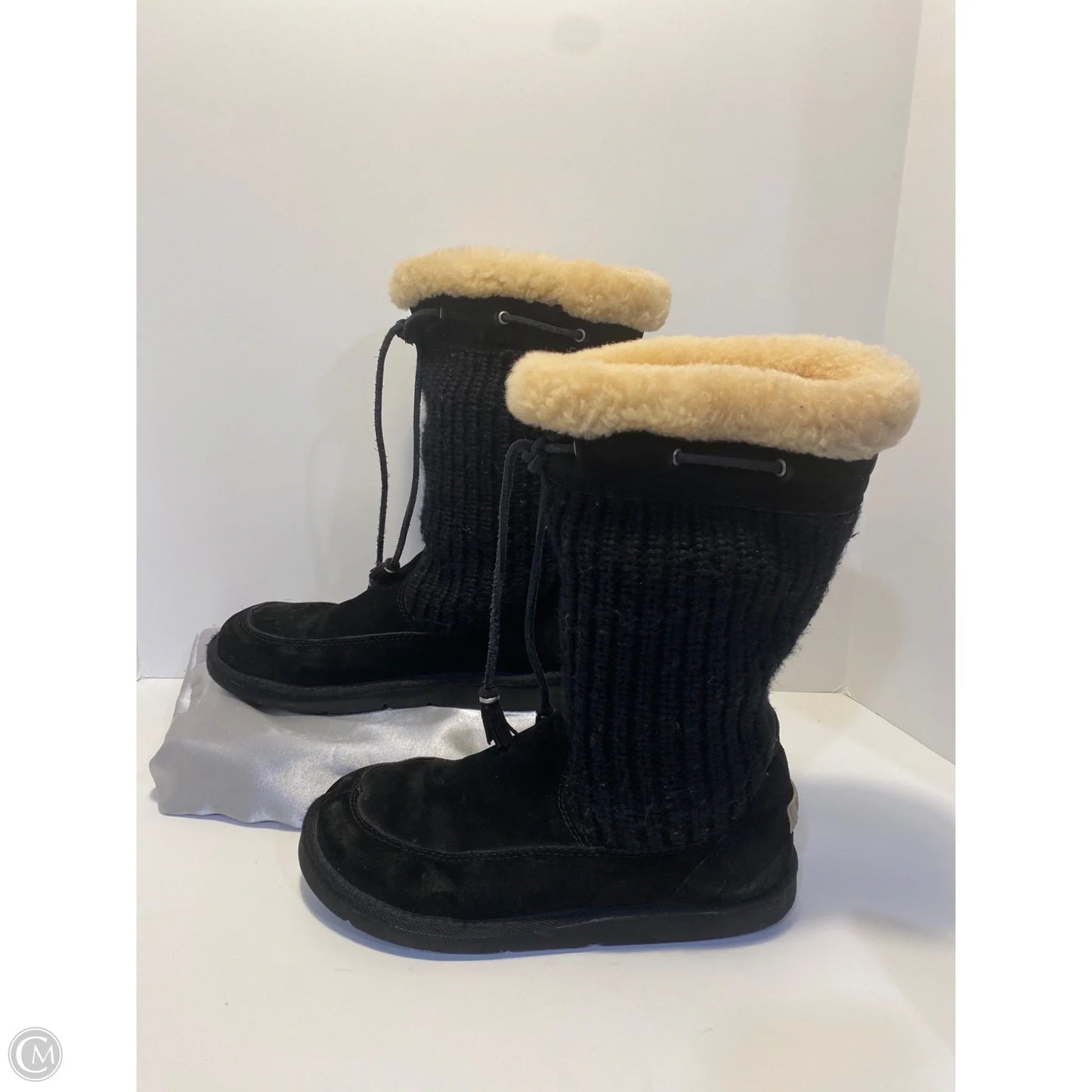 Boots Designer By Ugg In Black, Size: 9