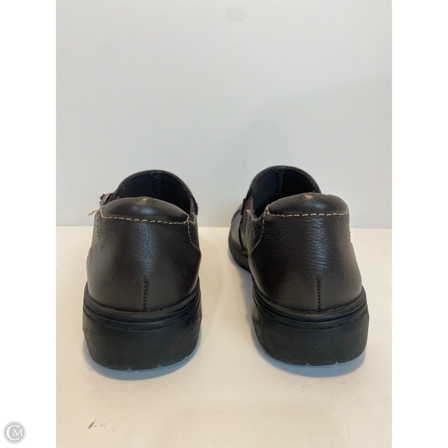 Shoes Flats By Clarks In Brown: Size 8