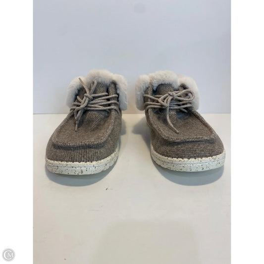 Shoes Flats By Hey Dude In Grey, Size: 10