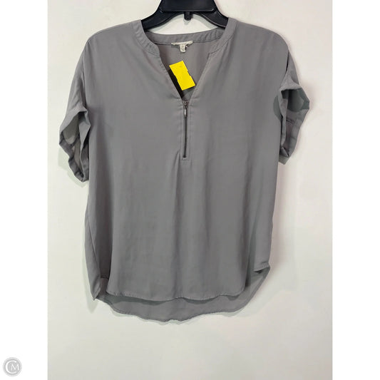 Top Short Sleeve By Maurices In Grey, Size: S