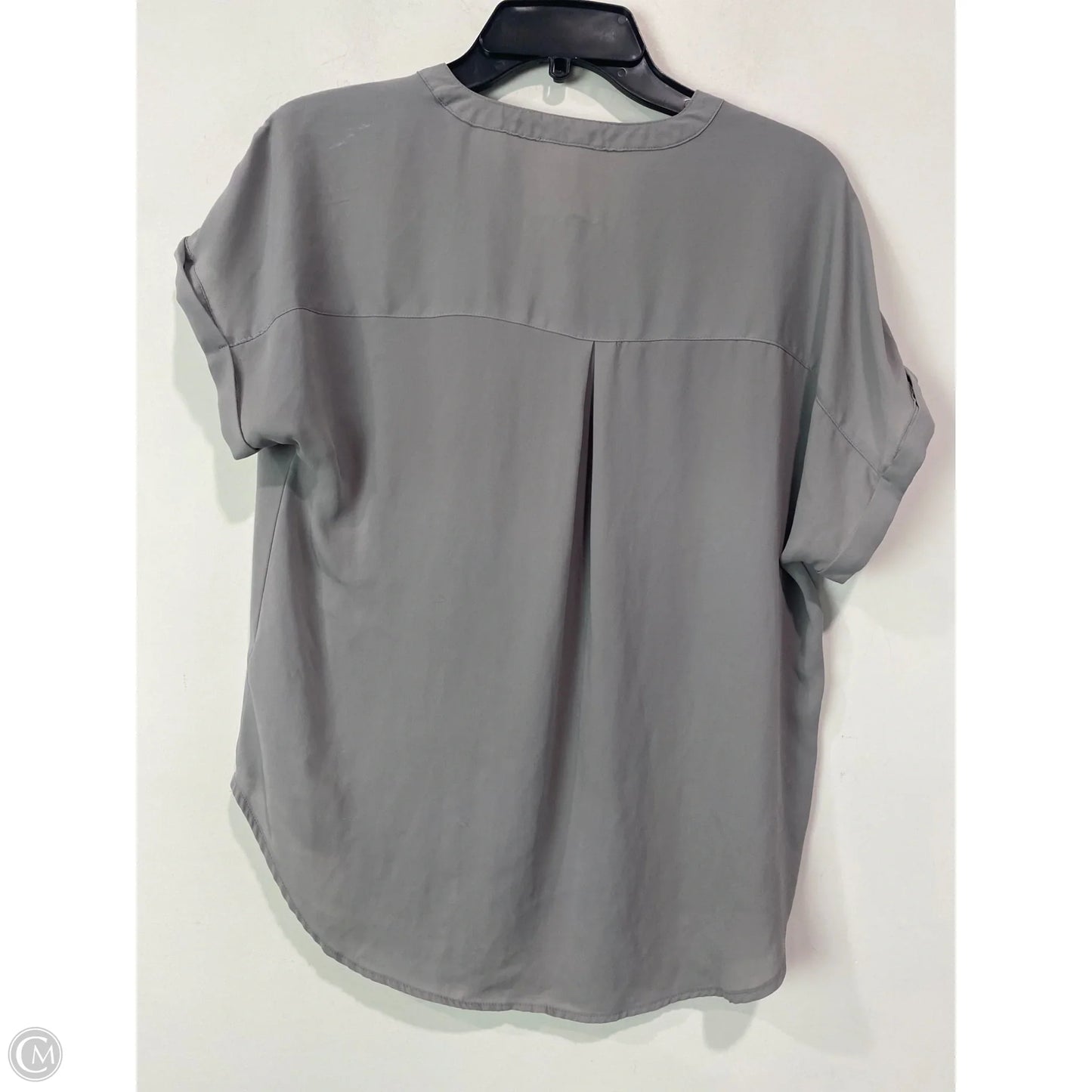 Top Short Sleeve By Maurices In Grey, Size: S