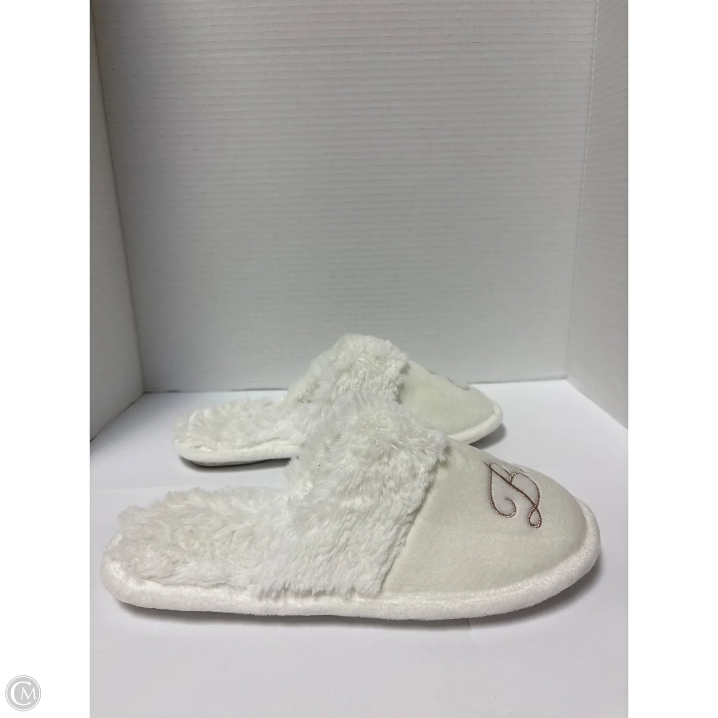 Slippers By Clothes Mentor In White