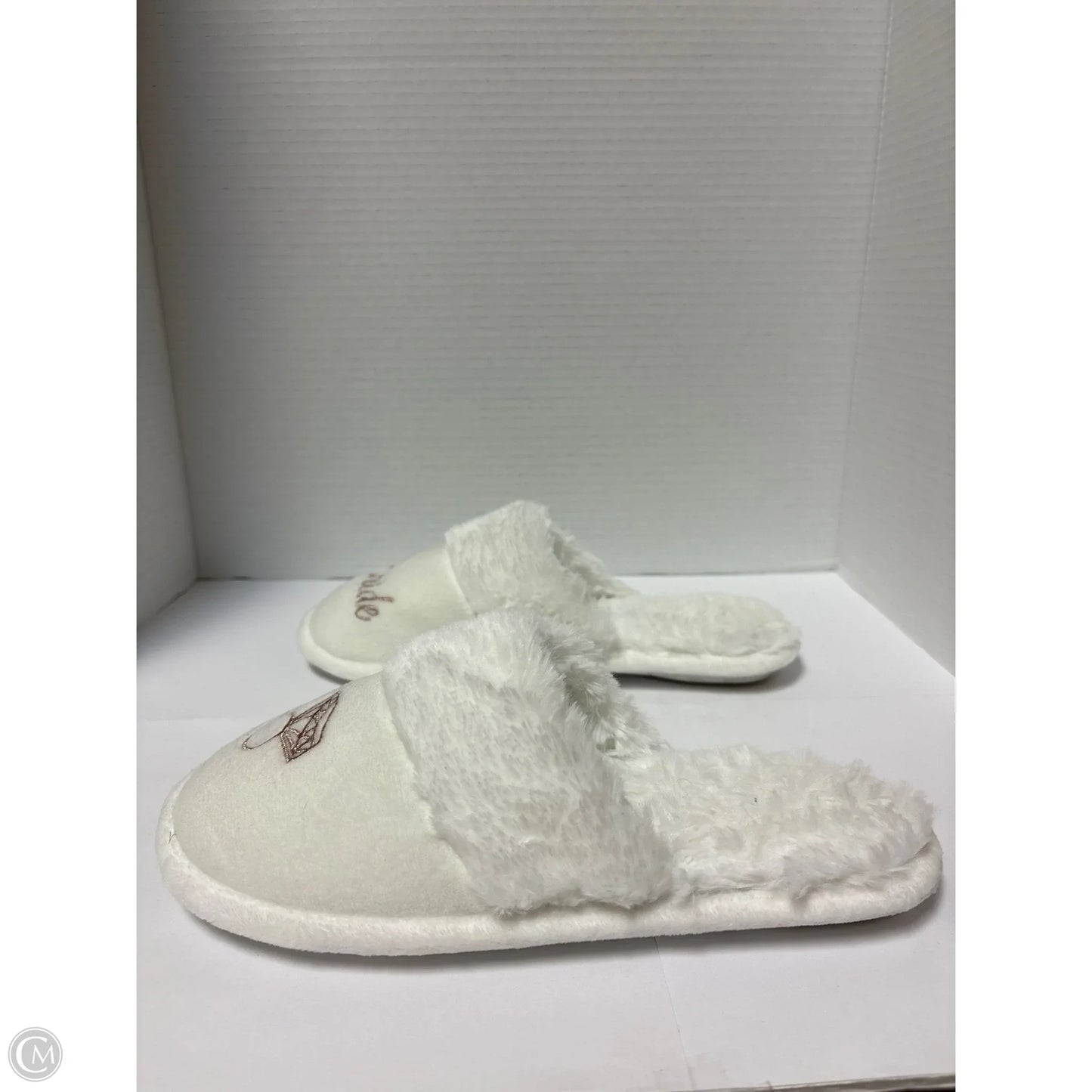 Slippers By Clothes Mentor In White