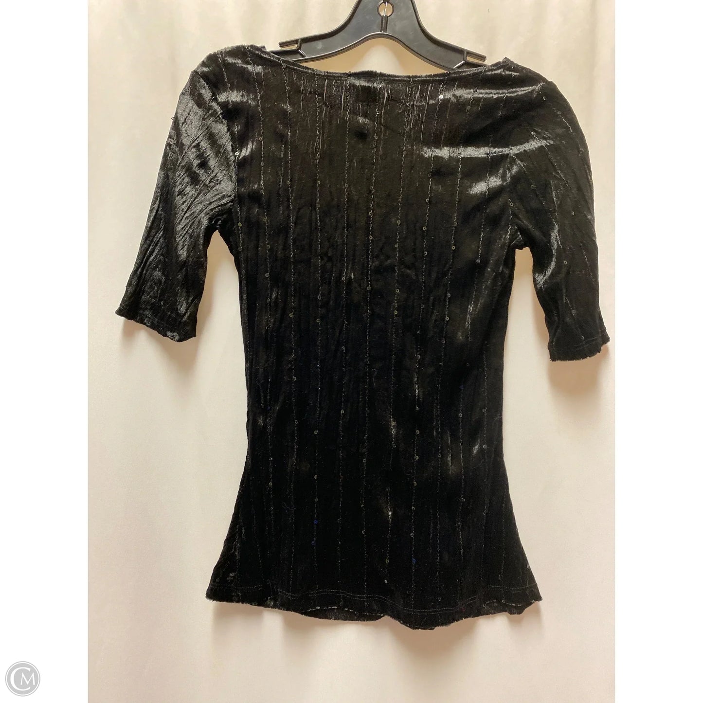Top Short Sleeve By Clothes Mentor In Black, Size: S