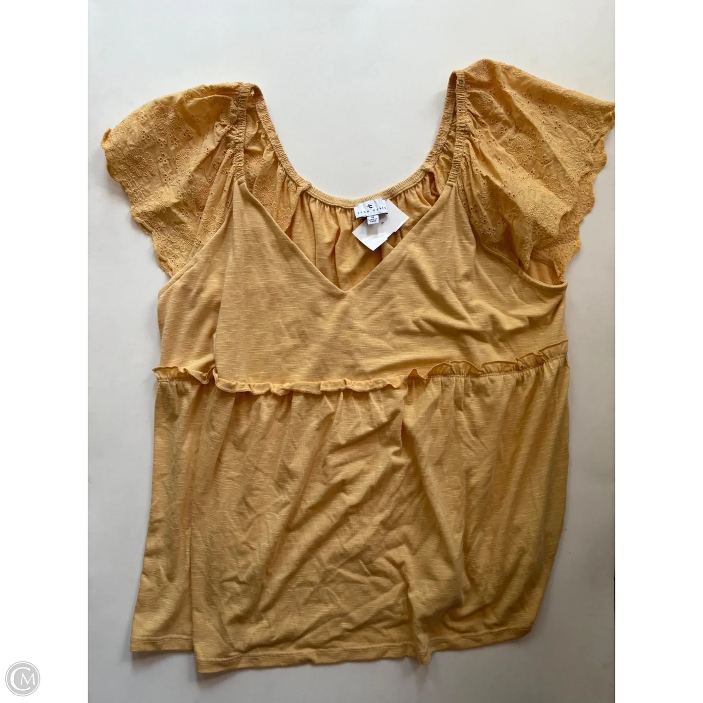 Top Short Sleeve By True Craft In Yellow, Size: 1x