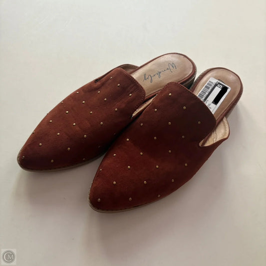 Shoes Flats By Wonderly In Brown, Size: 8.5