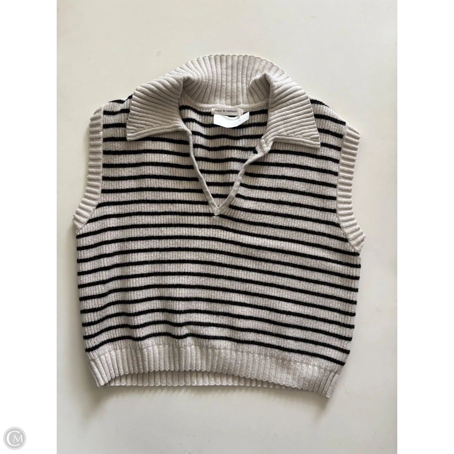 Sweater Short Sleeve By Moon And Madison In Striped Pattern, Size: L