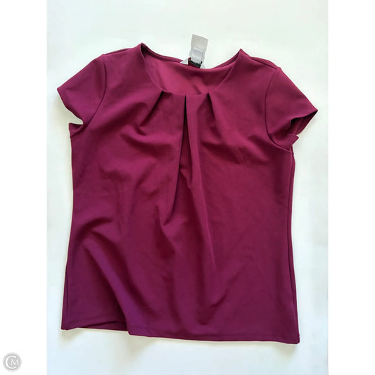 Top Short Sleeve By Liz Claiborne In Maroon, Size: M
