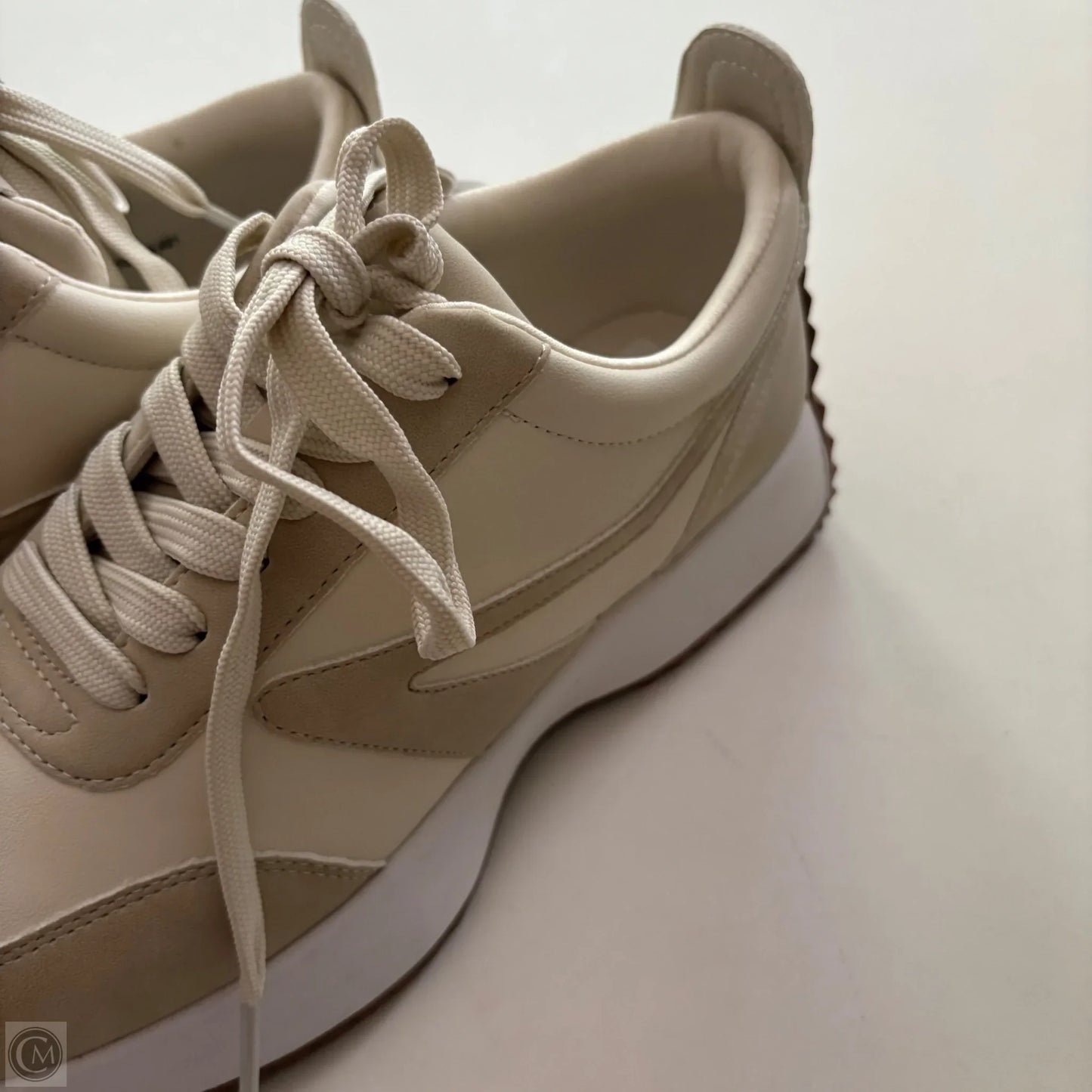 Shoes Sneakers By Dv In Cream, Size: 7