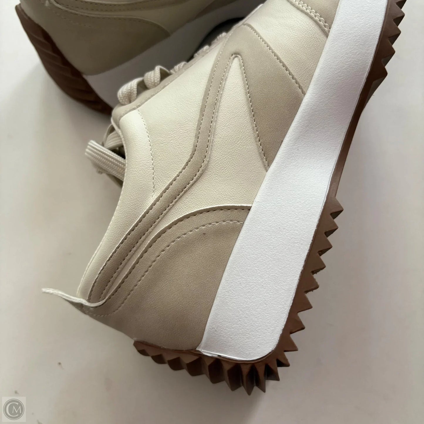 Shoes Sneakers By Dv In Cream, Size: 7