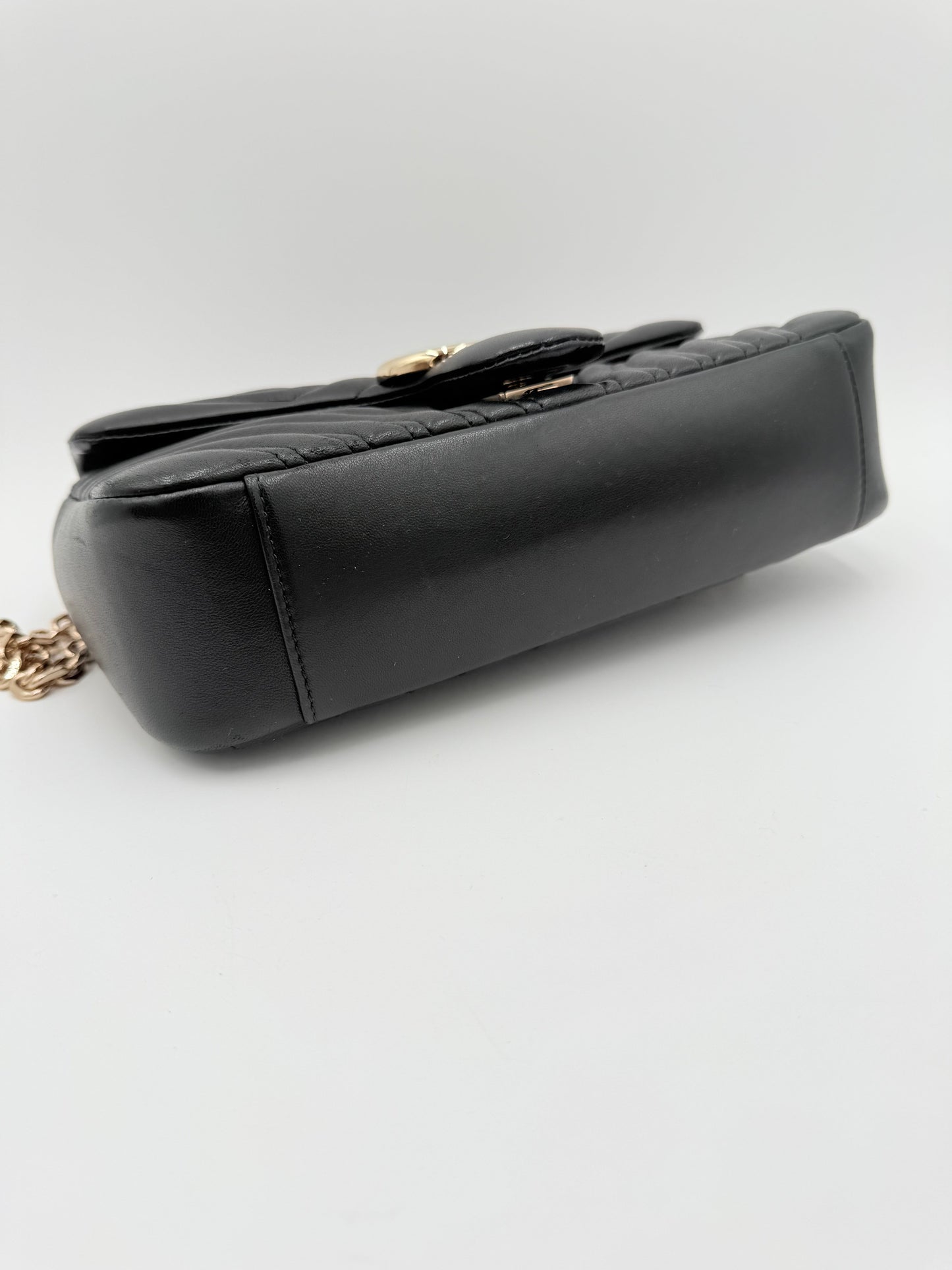 Handbag Luxury Designer By Gucci In Black & Gold, Size:Medium