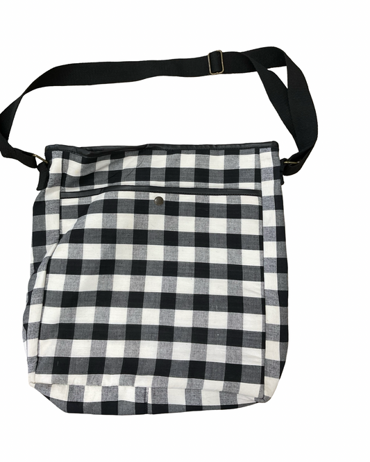 Tote By Clothes Mentor In Black & White, Size:Large