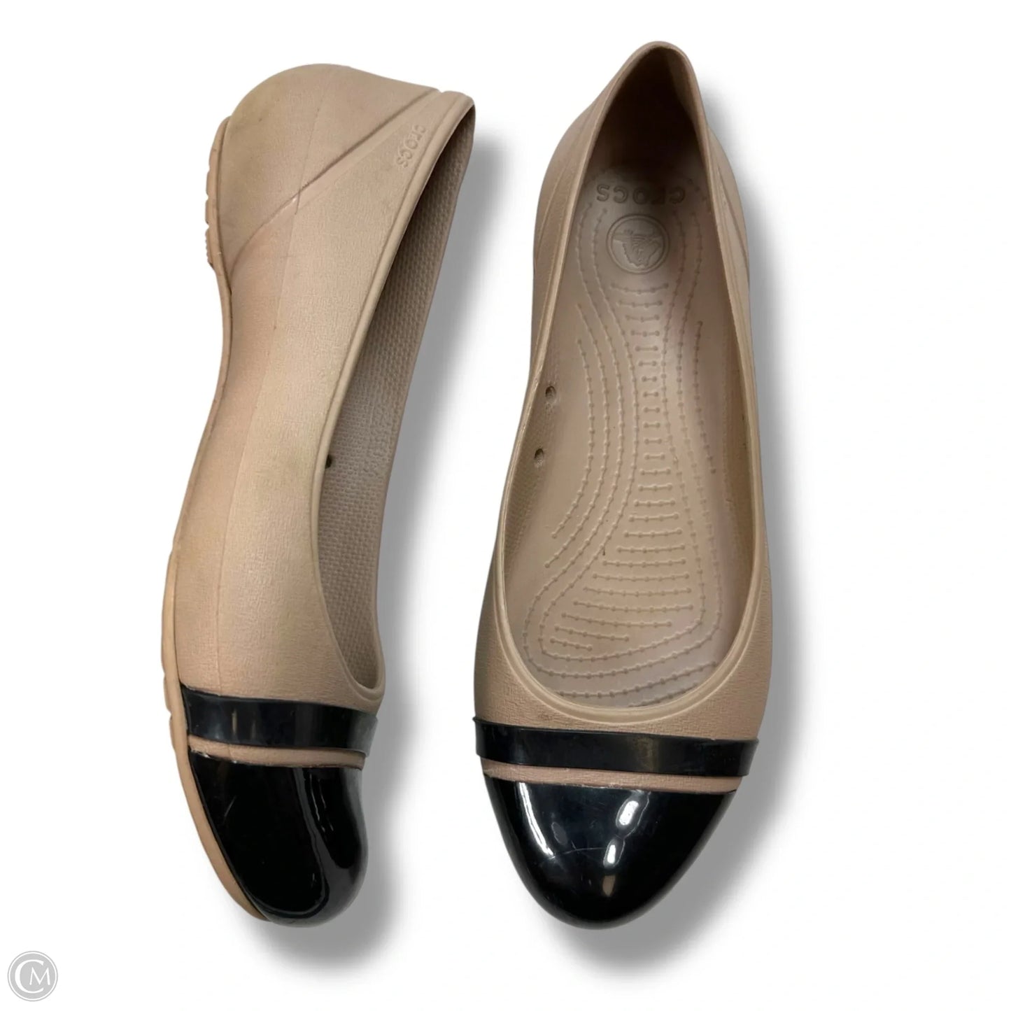 Shoes Flats By Crocs In Brown, Size: 9