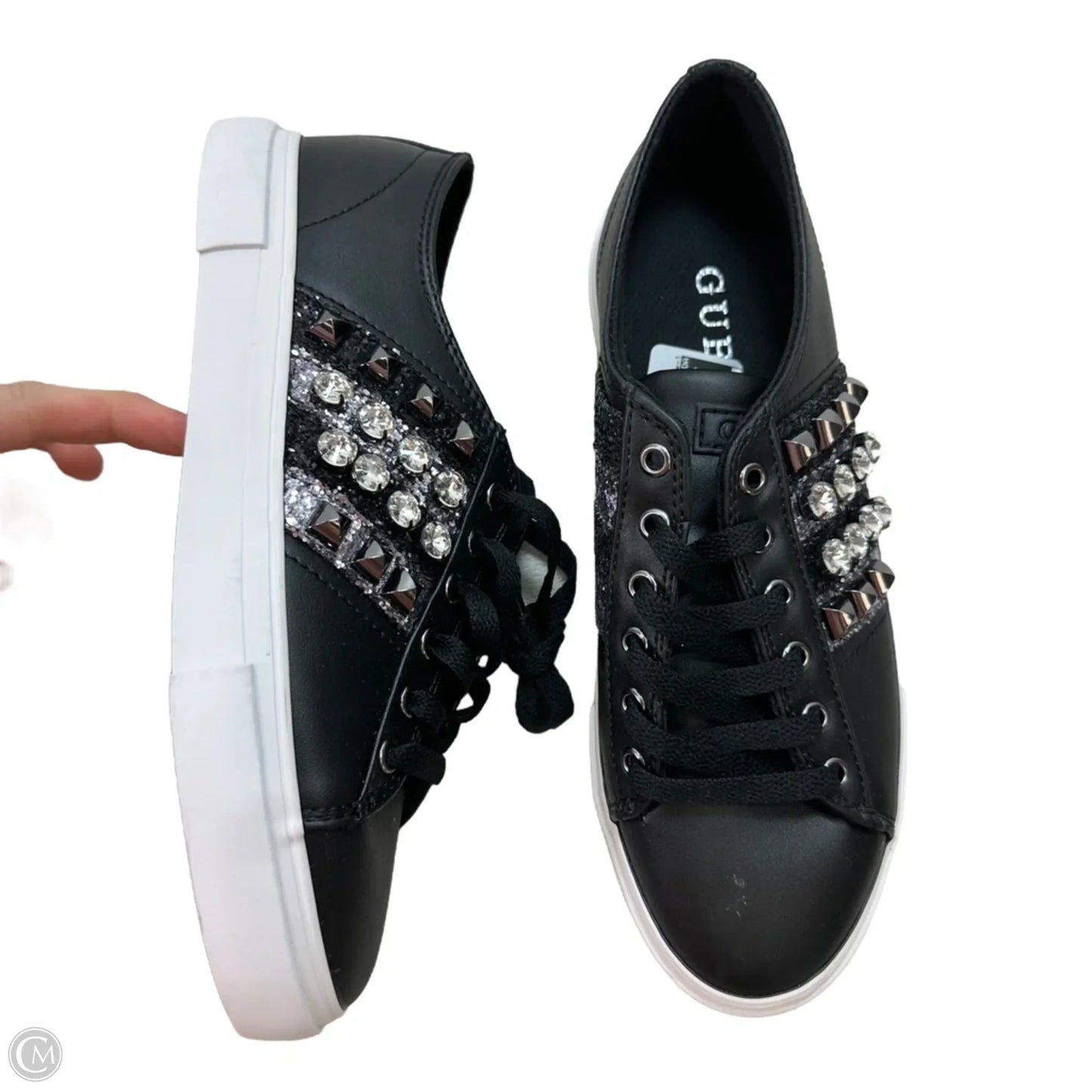 Shoes Sneakers By Guess In Black, Size: 7.5