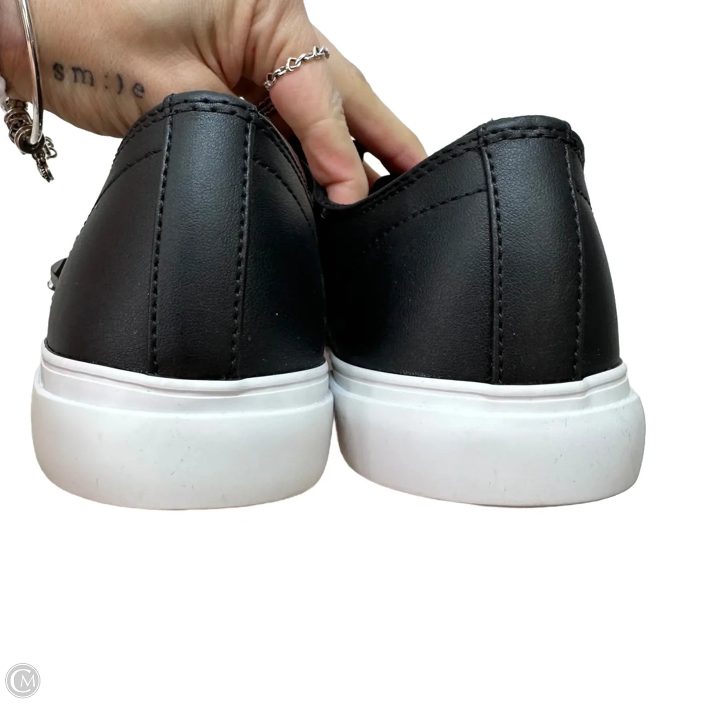 Shoes Sneakers By Guess In Black, Size: 7.5
